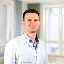 Portraitaufnahme von Dr. med. Mateusz Moskal