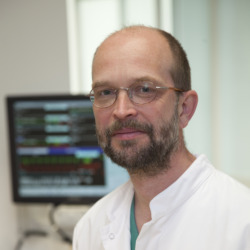 Portraitaufnahme von Dr. med. Ulrich Reischuck